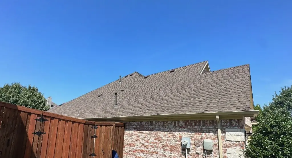 Completed roof replacement project in Del Rio